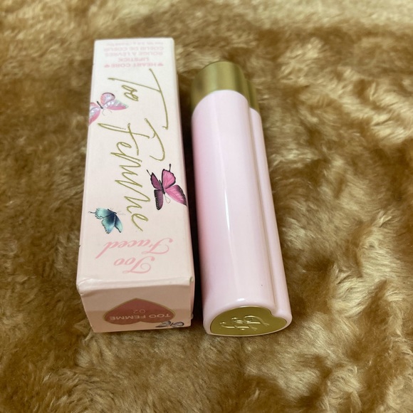 TOO FACED NOTHING COMPARES 2 U LIPSTICK - Picture 2 of 6